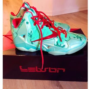 Nike Lebron 11 “Christmas”